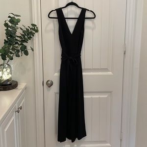 An easy, elegant style with a comfortable fabric, streamlined fit in size 0